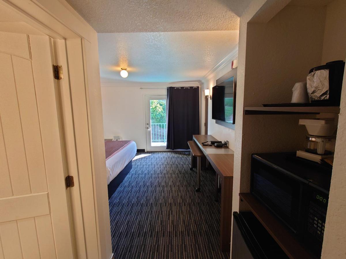 Reagan Resorts Inn (Adults Only) Gatlinburg Exterior photo