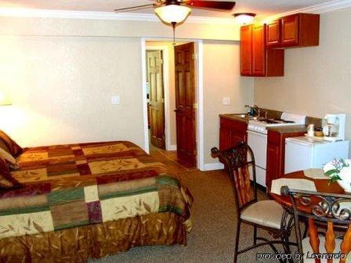 Reagan Resorts Inn (Adults Only) Gatlinburg Room photo